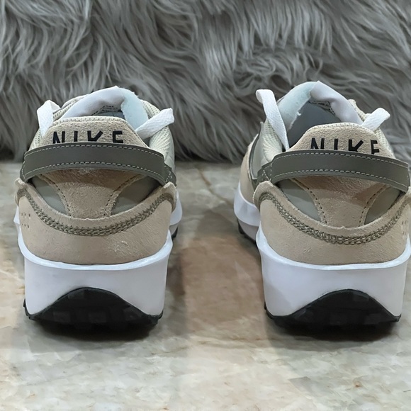 Nike Men’s Waffle Debut Sneakers - Picture 3 of 6